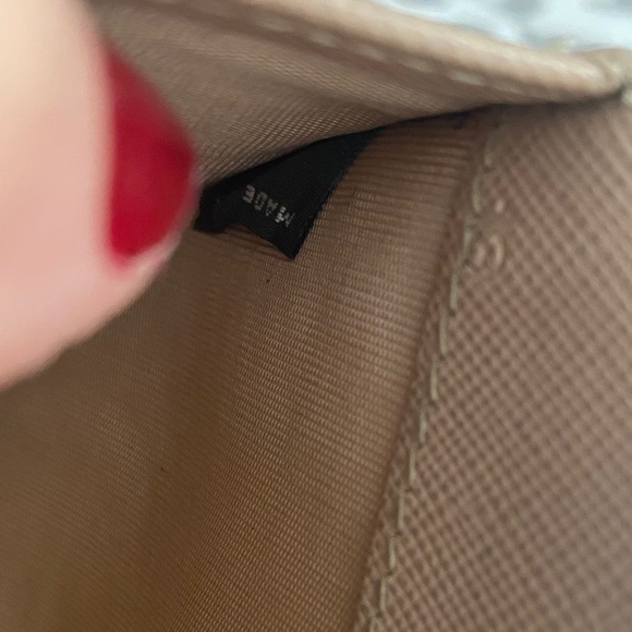 Prada Saffinao Beige Leather Bi-Fold Wallet - Picture 3 of 15